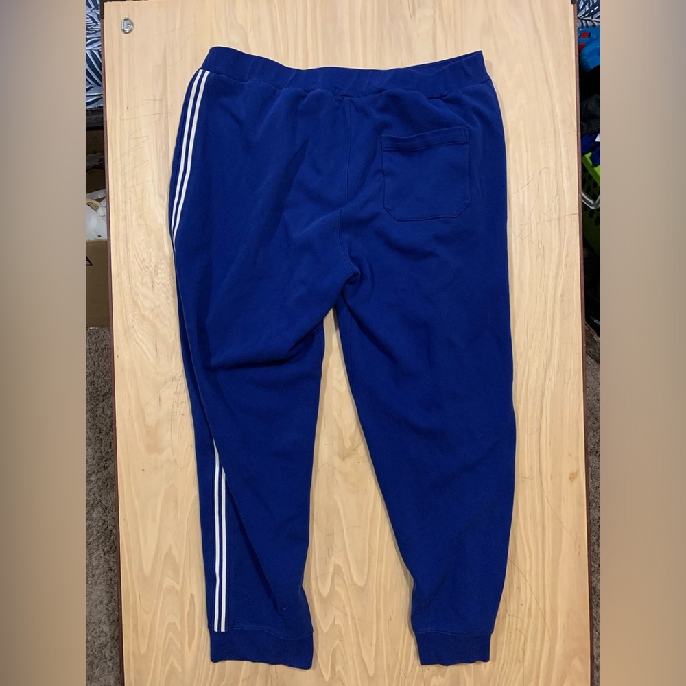 Used, no strings - Picture 2 of 4